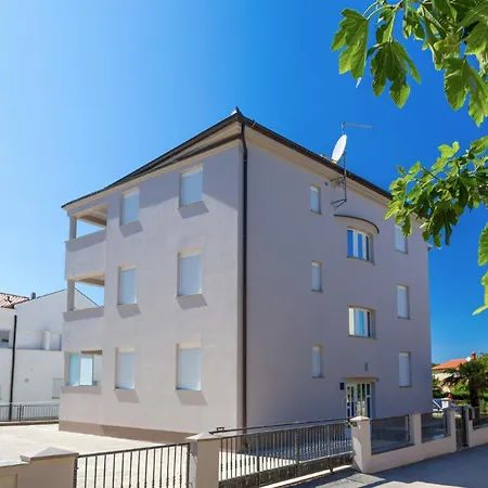 Boro - A2 Ground Floor - Mpolo Apartment *